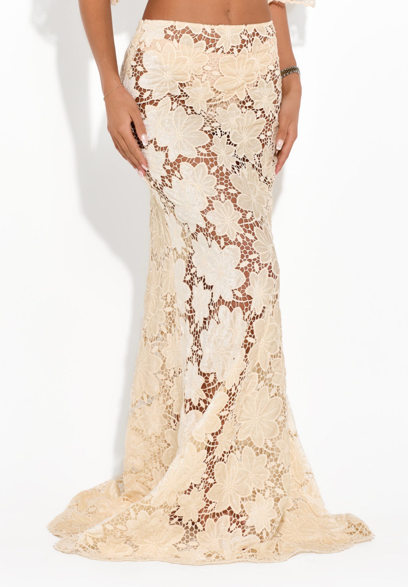 AMIRA FLORAL TOP - BEIGE