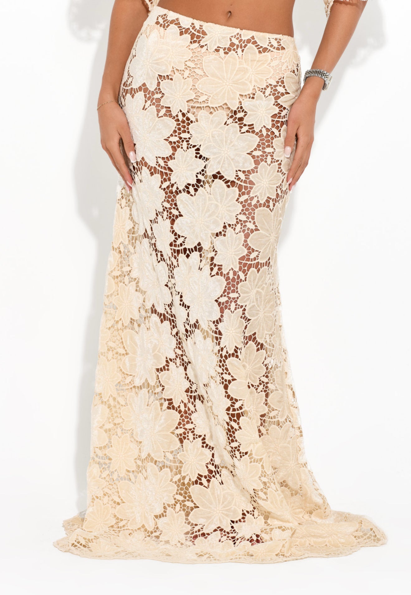 AMIRA FLORAL TOP - BEIGE